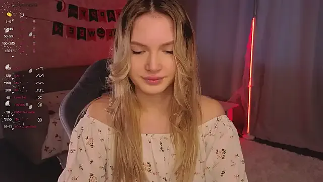 EvelynSin from StripChat is Freechat