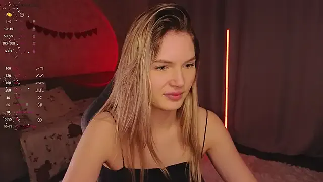 EvelynSin from StripChat is Freechat