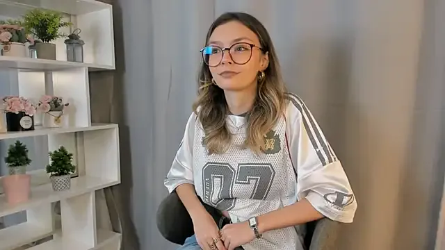 EvitaChant from StripChat is Freechat