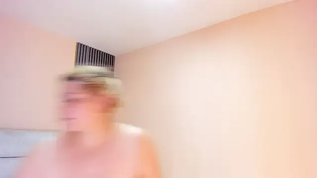 EYMI_TOMSOM from StripChat