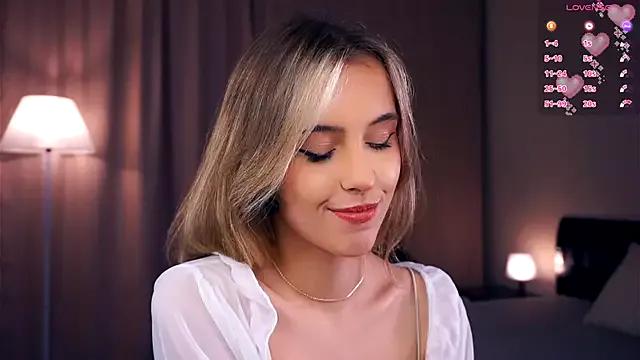 FannyHewson from StripChat
