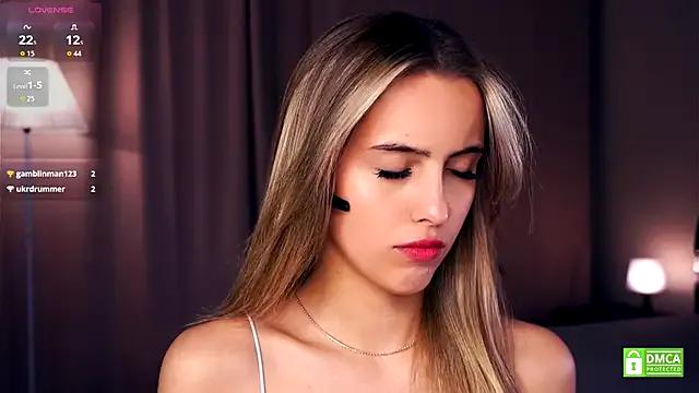 FannyHewson from StripChat is Freechat