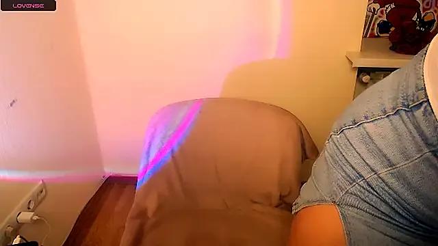 Felliciya from StripChat is Freechat