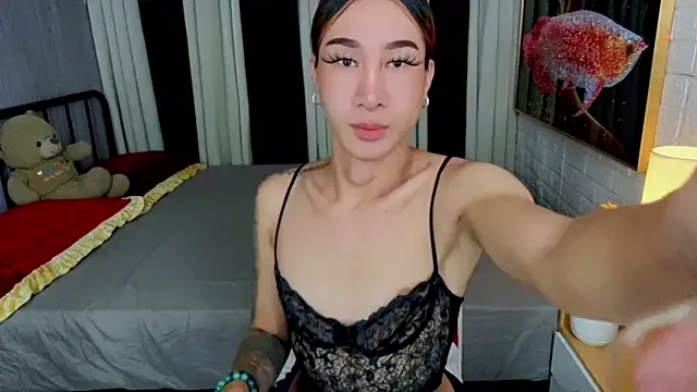 FinestCHLOExxx from StripChat is Freechat