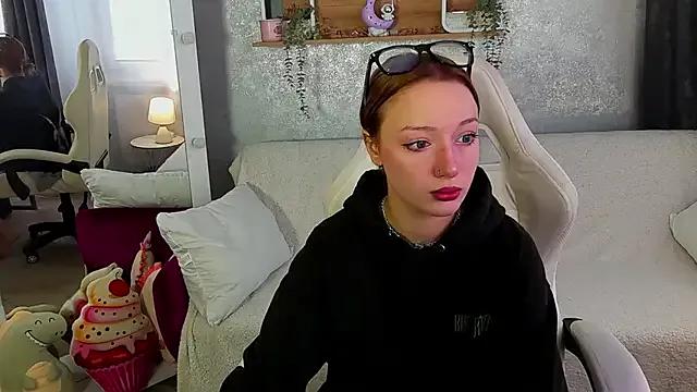 FoxyMayy from StripChat is Freechat