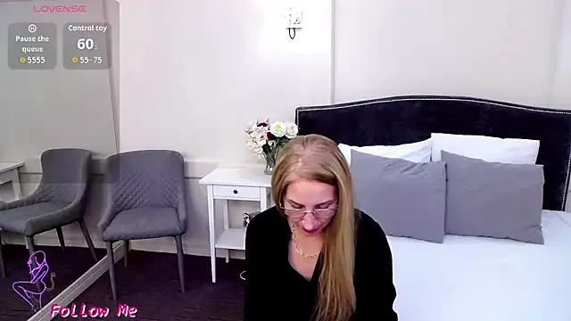 FoxyRamona from StripChat is Freechat