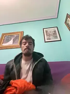 Frantri00@xh from StripChat is Freechat