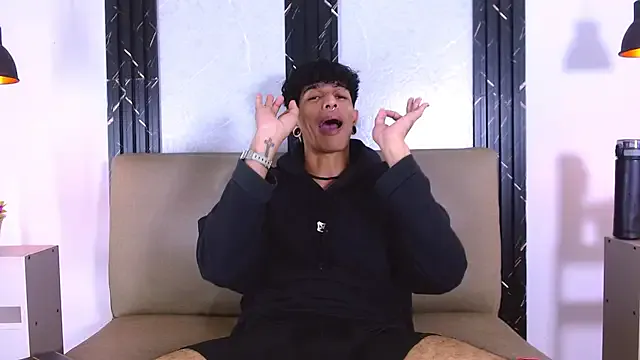 Franvill_Trato from StripChat is Freechat