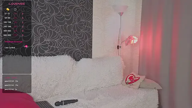 Frences_Eyes from StripChat