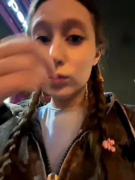 FroggyAnna from StripChat is Freechat