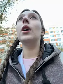 FroggyAnna from StripChat is Freechat