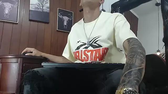 GaboReyes from StripChat is Freechat