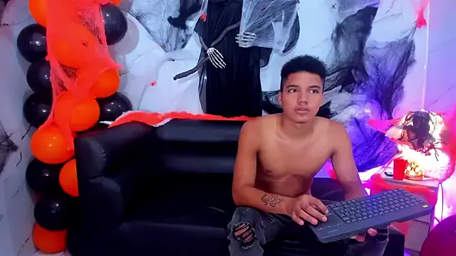 Gabriel_Twink from StripChat is Freechat