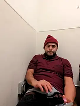 gardy8585 from StripChat is Freechat