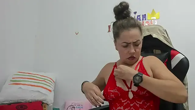 Girls: try live performances with matured performers, from dancing to quirks, in a variety of beautiful sex cams.