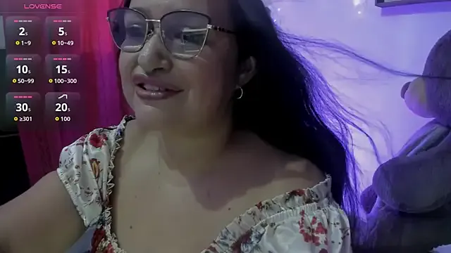 GiaNahomi from StripChat is Freechat