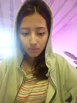 Giselle_miau from StripChat is Freechat