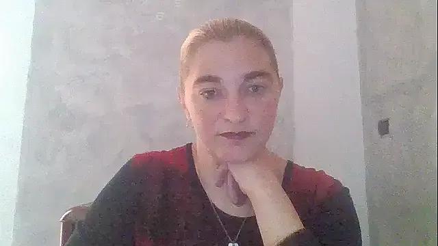 GoldenAngelMilf from StripChat is Freechat