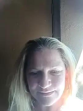 Goldenndoll from StripChat is Freechat