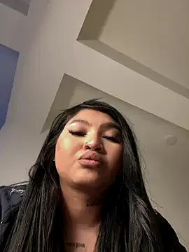 Goldwhite_ from StripChat is Freechat