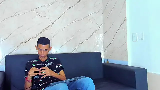 Golldens_Dreamss from StripChat