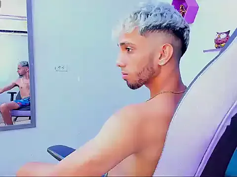 gregori_latin19 from StripChat is Freechat