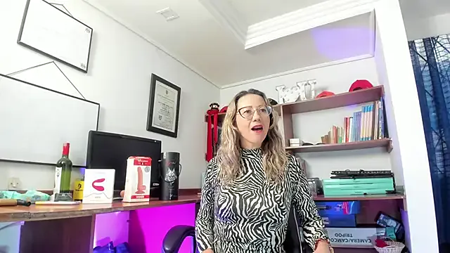 Girls: try live performances with matured performers, from dancing to quirks, in a variety of beautiful sex cams.