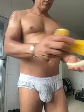 grosso-pau from StripChat is Freechat