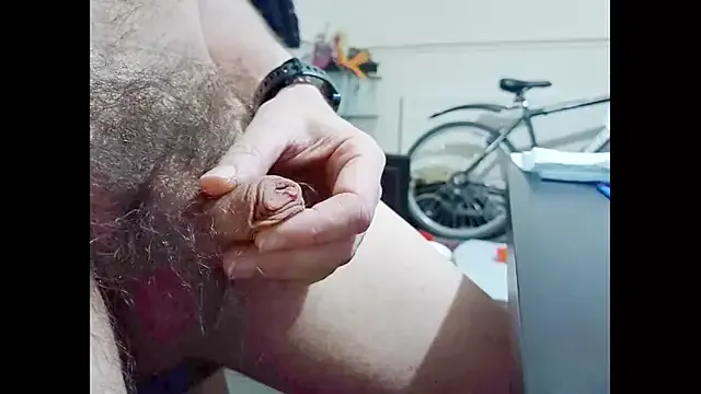 Hairyuncut00 from StripChat