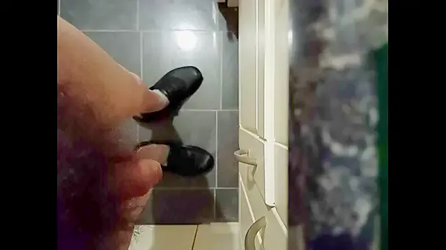 Hairyuncut00 from StripChat