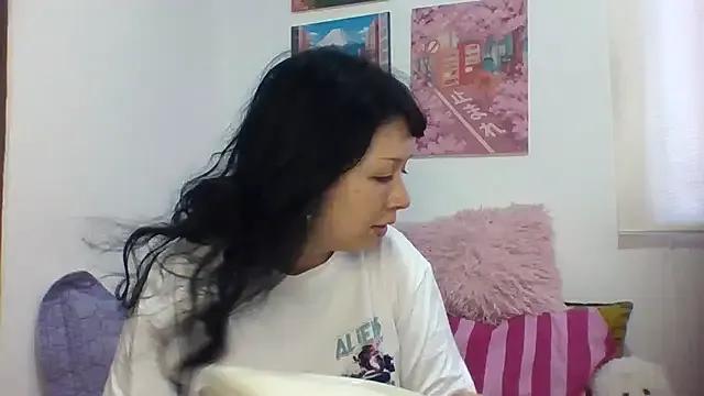 Haru_Queenn from StripChat is Freechat