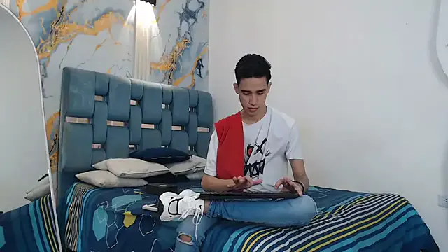 HEART_OF_MILAMBER from StripChat is Freechat