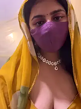 HeartQueen05 from StripChat is Freechat