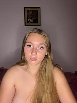 HeiligeJulia from StripChat is Freechat