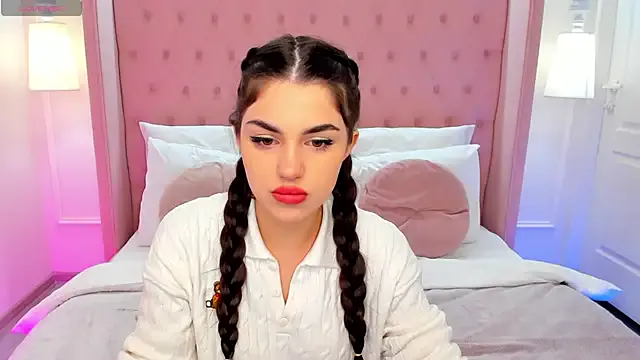 HelenTiny from StripChat is Freechat