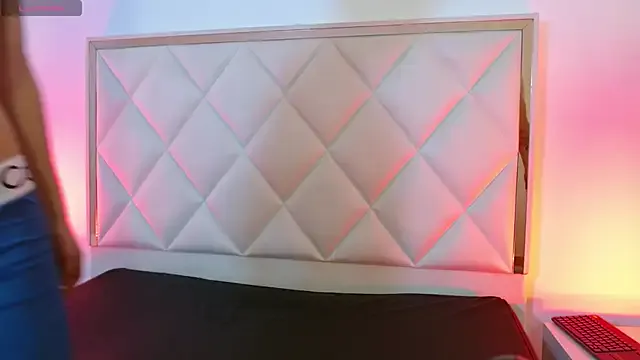 Hellboys_tay from StripChat is Freechat