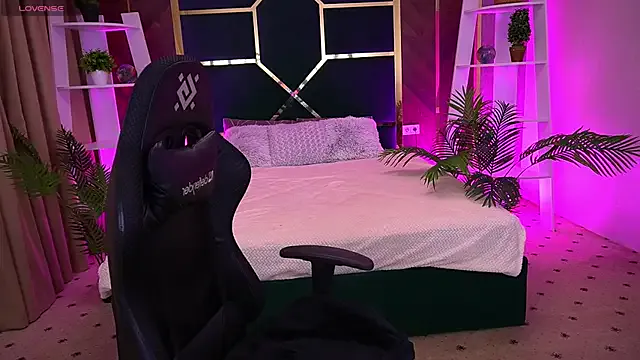 HeyEmilly from StripChat is Freechat