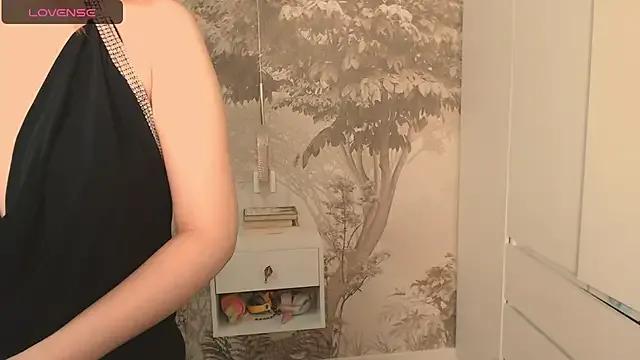 Hiaru_Cutie from StripChat is Freechat