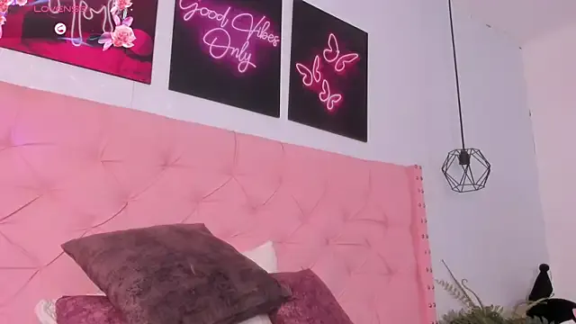 Hilarin__ from StripChat is Freechat