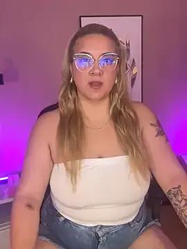 hollie_joliie from StripChat is Freechat