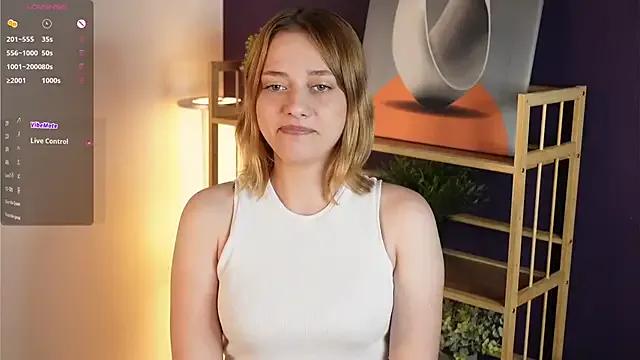 HollieCollelo from StripChat is Freechat