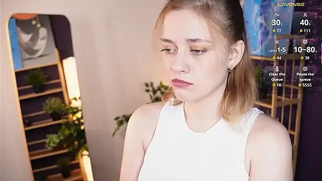HollieCollelo from StripChat is Freechat
