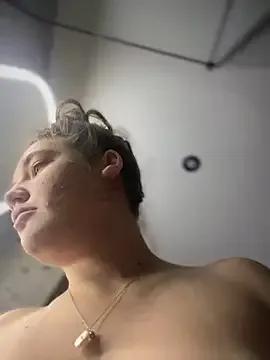 Holly_Molii from StripChat
