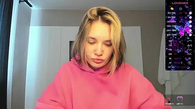 Holly_Molii from StripChat