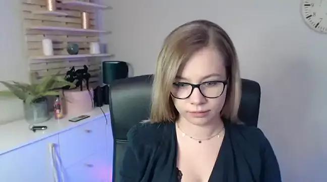 Holly_xglam from StripChat