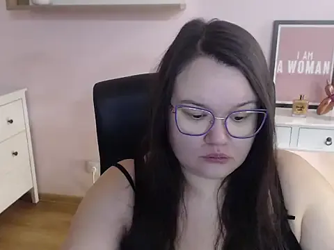 HollyDanceSoul from StripChat is Freechat