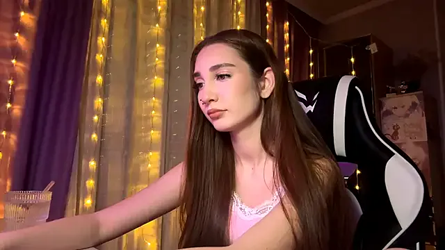 HollyPaw from StripChat