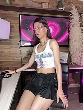 Hollythonsom from StripChat is Freechat