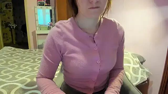HolmesAriana from StripChat is Freechat