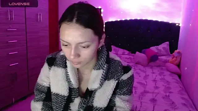 Holy_juli from StripChat